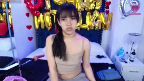Snapshot of sasha_blazer chatting on February 20, 3:01 am Sasha online show from February 20, 3:01 am