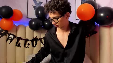 Snapshot of sasha_blazes chatting on October 19, 4:39 am sasha_blazes online show from October 19, 4:39 am