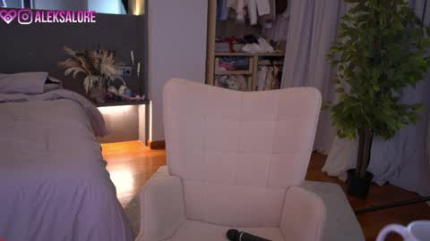 sashalore online show from April 1, 2:45 am