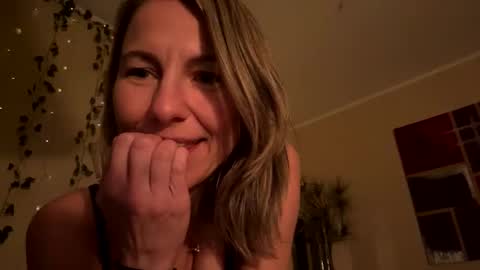 Snapshot of sassyella chatting on January 4, 11:22 am Sassyella online show from January 4, 11:22 am