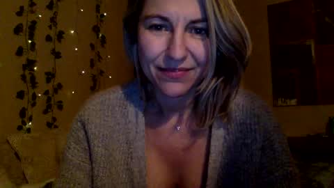 Snapshot of sassyella chatting on March 8, 10:43 am Sassyella online show from March 8, 10:43 am