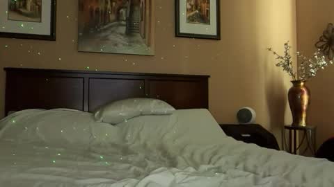 sassyhotwife00 online show from May 21, 10:49 pm