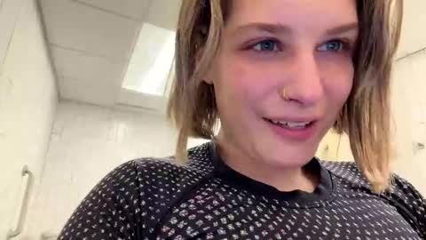 sassysquirtsmmm online show from May 12, 5:22 pm