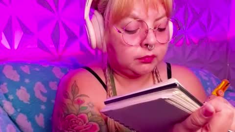 Gina George online show from October 5, 11:34 pm