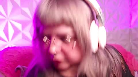 Gina George online show from November 13, 4:59 am