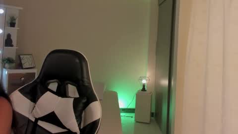 Savannahwildee online show from March 2, 2:32 pm