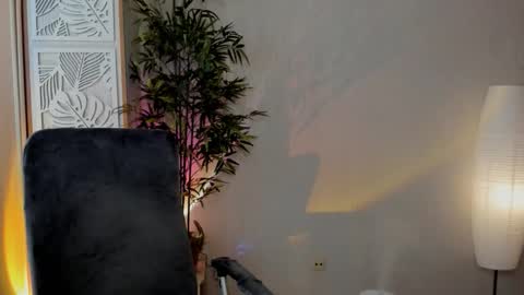 save the qween online show from February 23, 8:49 am