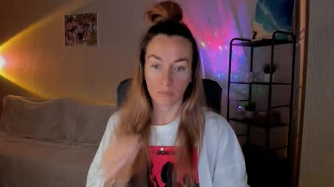 save the qween online show from December 19, 10:11 am