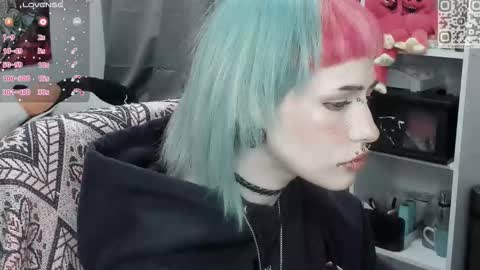 pronoun she. name Mary. age 21. online show from February 18, 12:38 pm