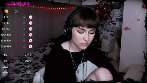 pronoun she. name Mary. age 21. online show from February 18, 4:58 pm