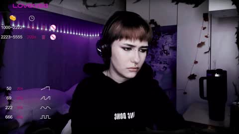 pronoun she. name Mary. age 21. online show from February 7, 4:59 am