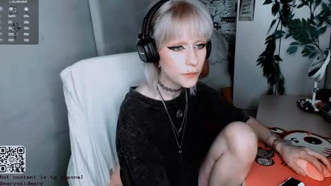 pronoun she. name Mary. age 21. online show from October 24, 4:08 pm