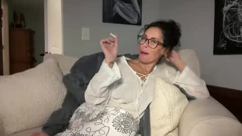 Good Girls Say Please...and Thank You online show from November 26, 4:10 am