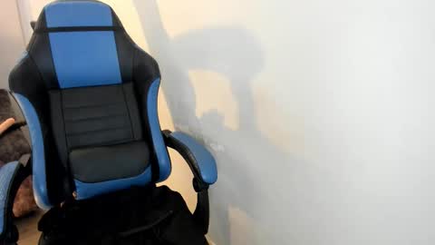 scarbadgirl_ online show from November 18, 8:17 am