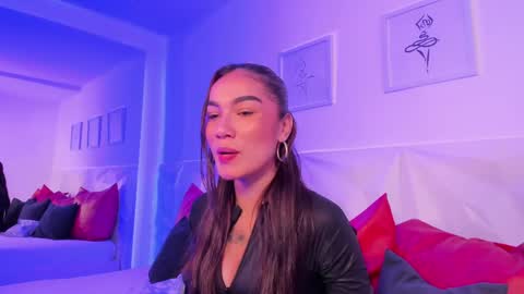 Scarlet online show from April 7, 5:04 pm