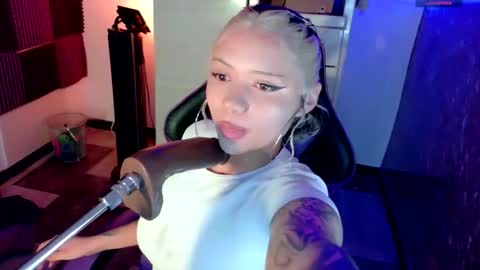 scarlet_gold online show from November 19, 4:12 am