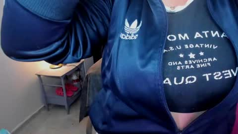 ScarletBigTitties online show from April 22, 11:39 am
