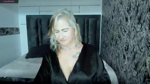 S C A R L E T online show from October 6, 1:51 pm