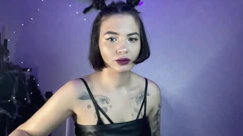 scarletpetal online show from October 22, 11:56 am