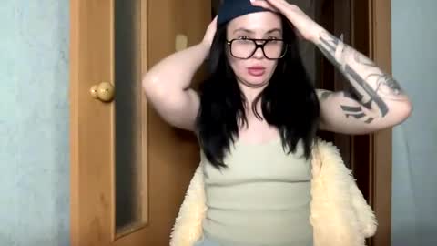 scarletpetal online show from February 13, 12:00 pm