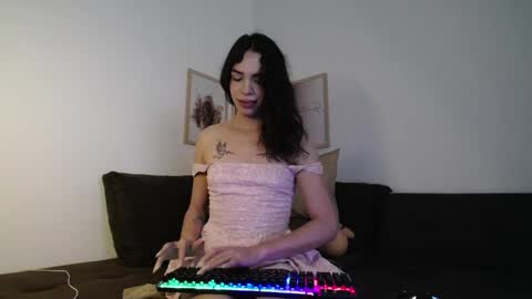 Scarlet online show from April 5, 8:06 pm