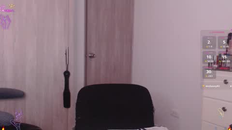 Scarlett Thumb up please help me 100 its important online show from March 13, 11:19 pm