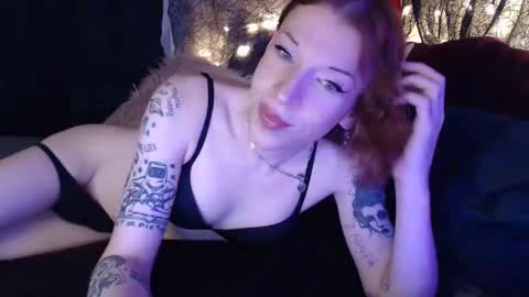 Sarah Bones online show from December 9, 10:41 pm