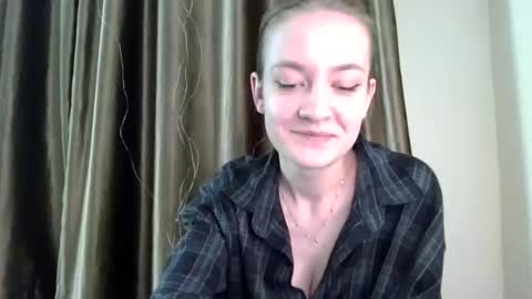 Elsa online show from April 20, 2:42 pm