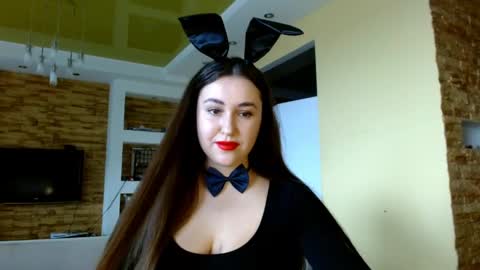 Elizabeth  online show from April 3, 8:10 am