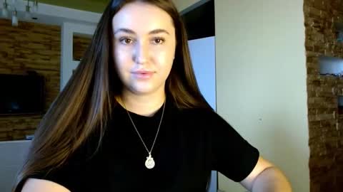 Elizabeth  online show from March 18, 9:37 am