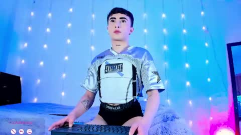     .  INDEPENDENT MODEL online show from June 6, 10:15 pm