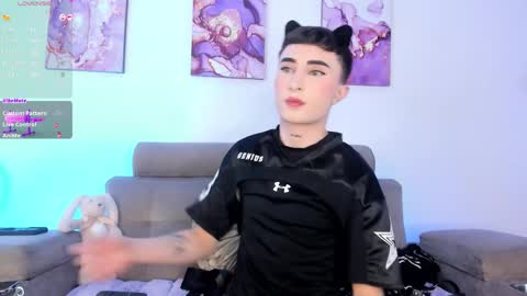     .  INDEPENDENT MODEL online show from March 11, 2:53 pm