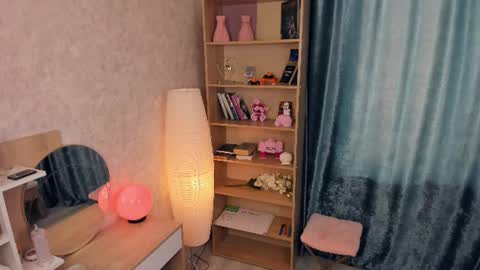 Mia online show from June 21, 5:58 am