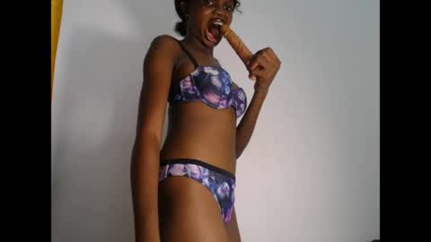 seductive_sugar247 online show from April 30, 6:24 pm