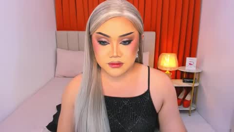 Natalie Mefford online show from March 8, 10:45 pm