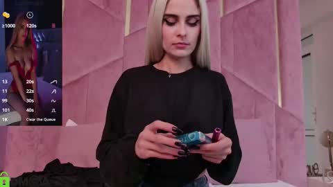 Snapshot of selenadaze chatting on October 15, 3:32 am Selena online show from October 15, 3:32 am