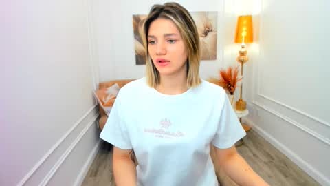 selenaemoore online show from March 30, 6:19 pm