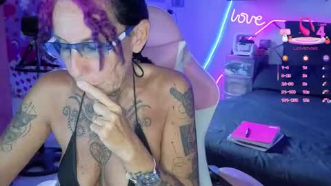 Selvaggia Del Caribe online show from April 15, 6:33 pm