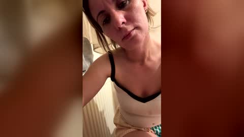 Sennya online show from April 5, 6:27 pm