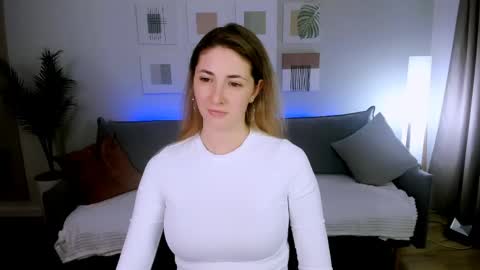 sensitiveheartt online show from April 13, 8:13 pm