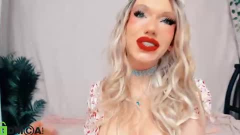 Mia online show from June 12, 9:58 pm