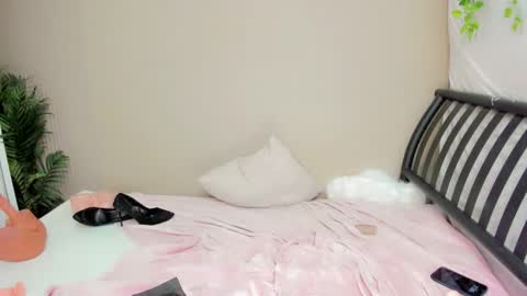 Mia online show from February 13, 12:36 am