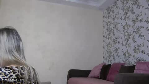 serayarose_ online show from November 24, 4:38 pm