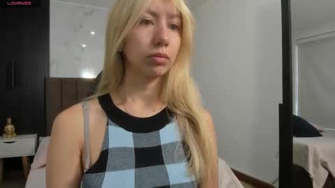 Serene online show from September 18, 1:04 pm