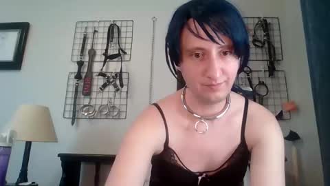 Servile Sarah online show from April 21, 9:22 pm