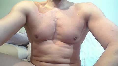 Snapshot of sex_machine_19 chatting on December 10, 12:05 pm SEX MACHINE 19 online show from December 10, 12:05 pm