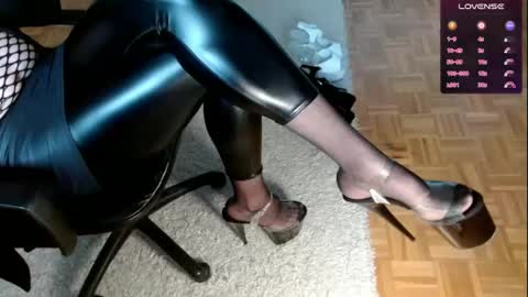 Snapshot of sexmastre12 chatting on December 29, 10:34 am Christina Stacy online show from December 29, 10:34 am