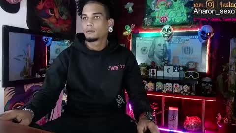 Aharon  ravelo online show from December 15, 7:15 am