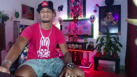 Aharon  ravelo online show from June 8, 3:40 am