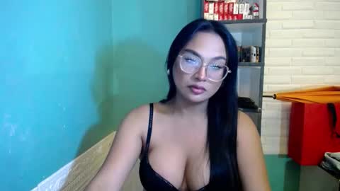 sexuallyattractive_mae online show from May 21, 9:10 pm